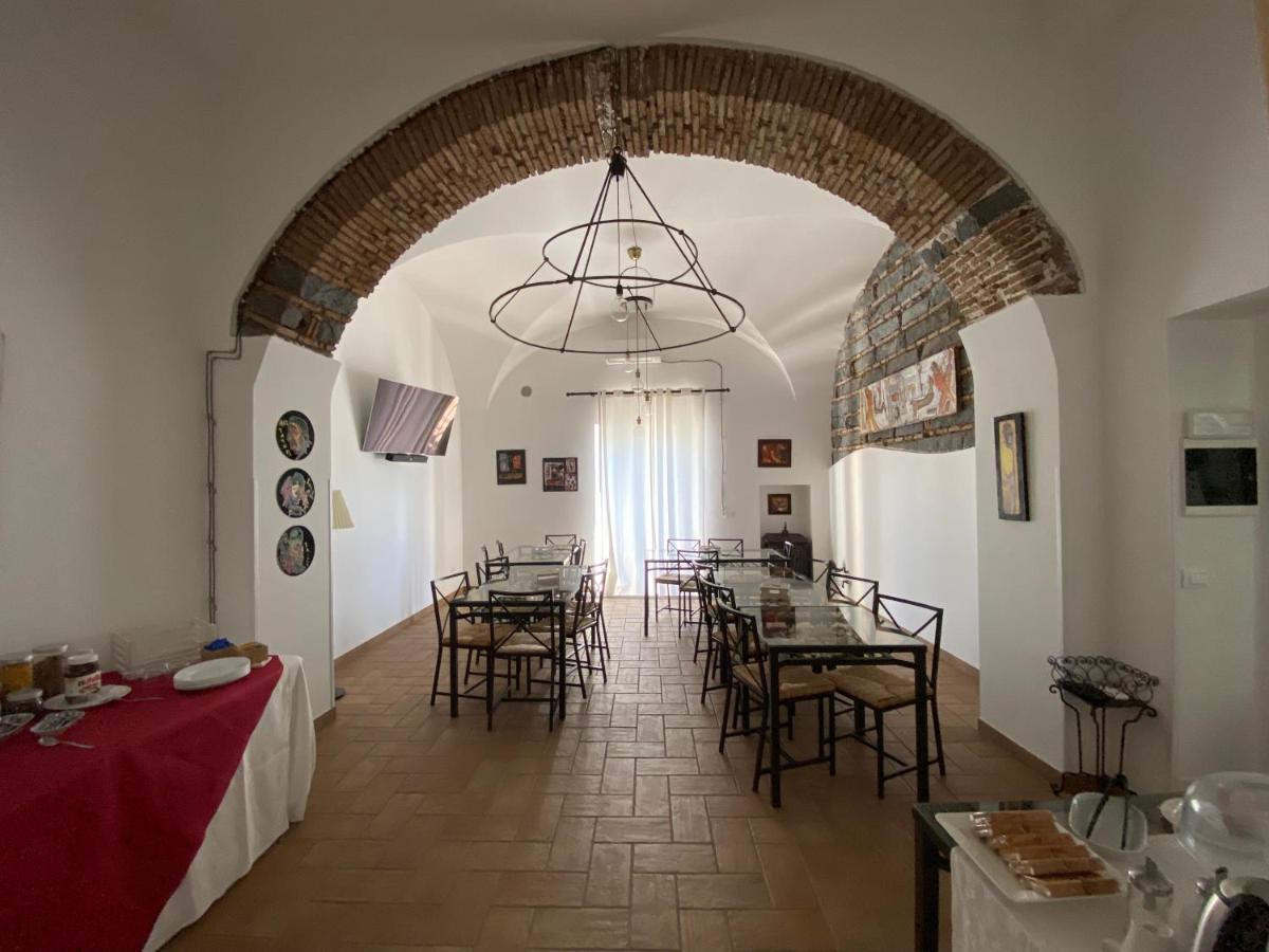 Готель Domus Giuliae Трекастаньї Екстер'єр фото